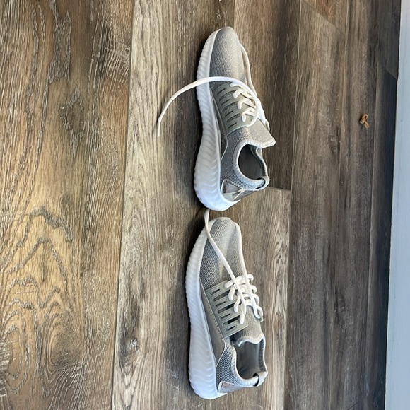 Shoedazzle sneakers EUC size 6.5 - Picture 3 of 4